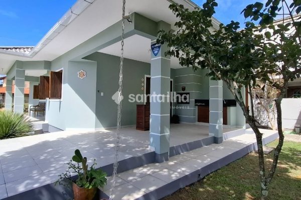 Casa à venda com 130m², 3 quartos, 1 suíte, 2 vagas no bairro Campeche em Florianópolis