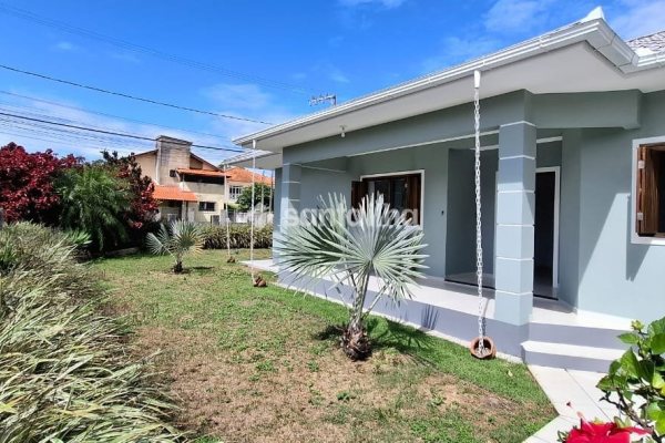 Casa à venda com 130m², 3 quartos, 1 suíte, 2 vagas no bairro Campeche em Florianópolis