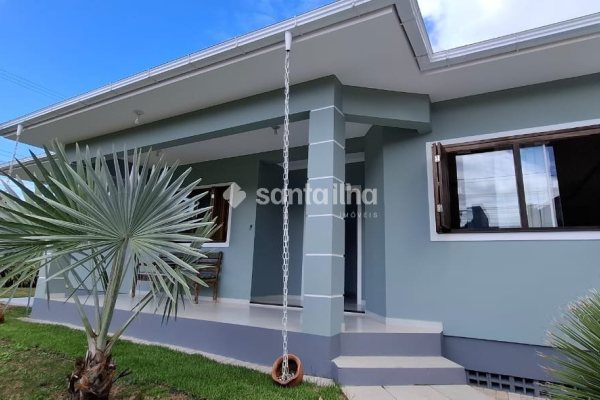 Casa à venda com 130m², 3 quartos, 1 suíte, 2 vagas no bairro Campeche em Florianópolis