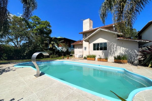 Casa à venda com 220m², 2 quartos, 1 suíte, 1 vaga no bairro Lagoa da Conceição em Florianópolis