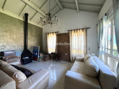 Casa à venda com 220m², 2 quartos, 1 suíte, 1 vaga no bairro Lagoa da Conceição em Florianópolis - Foto 4