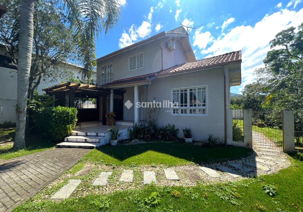 Casa à venda com 220m², 2 quartos, 1 suíte, 1 vaga no bairro Lagoa da Conceição em Florianópolis - Foto 1