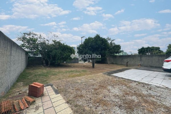Casa à venda com 115m², 4 quartos, 1 vaga no bairro Campeche Leste em Florianópolis
