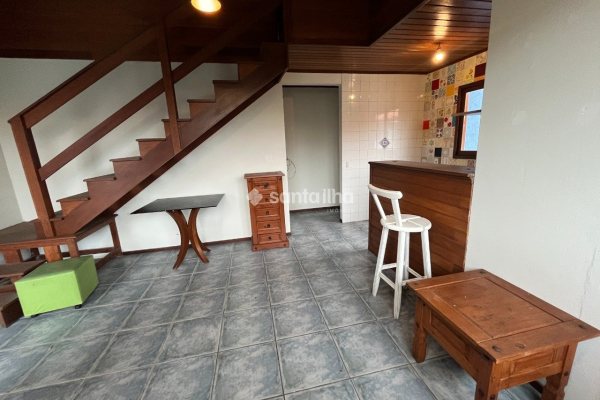 Casa para alugar com 85m², 3 quartos, 2 suítes, 2 vagas no bairro Rio Tavares em Florianópolis