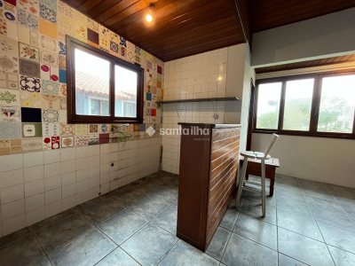 Casa para alugar com 85m², 3 quartos, 2 suítes, 2 vagas no bairro Rio Tavares em Florianópolis - Foto 5