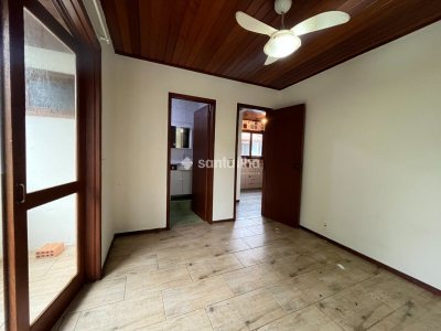 Casa para alugar com 85m², 3 quartos, 2 suítes, 2 vagas no bairro Rio Tavares em Florianópolis - Foto 25
