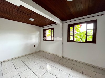 Casa para alugar com 80m², 2 quartos, 1 vaga no bairro Ribeirão da Ilha em Florianópolis - Foto 3