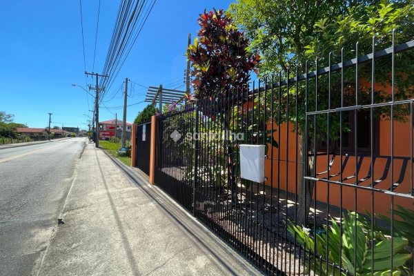 Casa para alugar com 80m², 2 quartos, 1 vaga no bairro Ribeirão da Ilha em Florianópolis