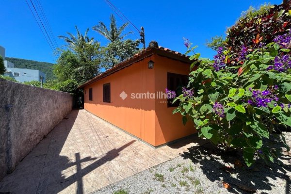 Casa para alugar com 80m², 2 quartos, 1 vaga no bairro Ribeirão da Ilha em Florianópolis