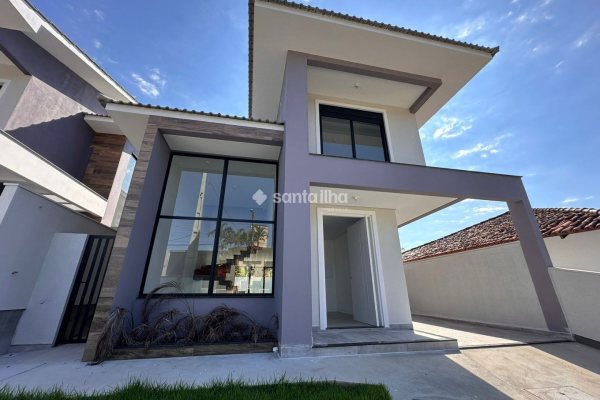 Casa à venda com 192m², 4 quartos, 3 suítes, 2 vagas no bairro Lagoa da Conceição em Florianópolis