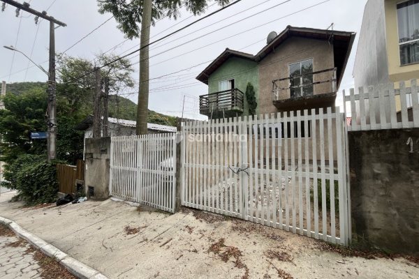 Casa para alugar com 60m², 1 quarto, 1 vaga no bairro Rio Tavares em Florianópolis