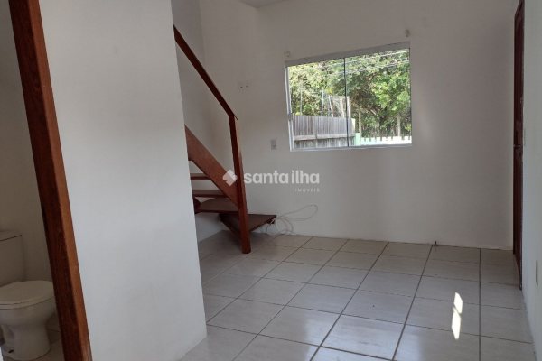 Casa para alugar com 60m², 1 quarto, 1 vaga no bairro Rio Tavares em Florianópolis