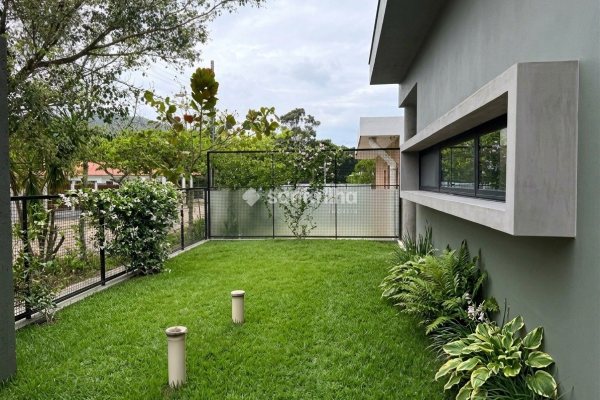 Casa à venda com 148m², 3 quartos, 1 suíte, 2 vagas no bairro Balneário dos Açores em Florianópolis