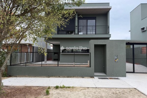 Casa à venda com 148m², 3 quartos, 1 suíte, 2 vagas no bairro Balneário dos Açores em Florianópolis