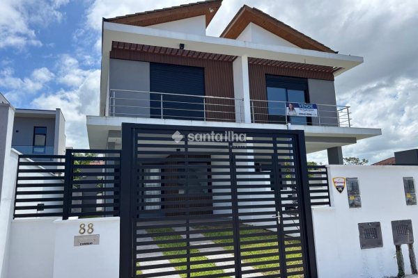 Casa à venda com 157m², 3 quartos, 3 suítes, 2 vagas no bairro Campeche em Florianópolis