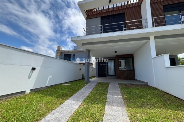 Casa à venda com 157m², 3 quartos, 3 suítes, 2 vagas no bairro Campeche em Florianópolis