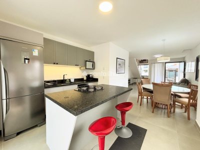 Casa à venda com 157m², 3 quartos, 3 suítes, 2 vagas no bairro Campeche em Florianópolis - Foto 11