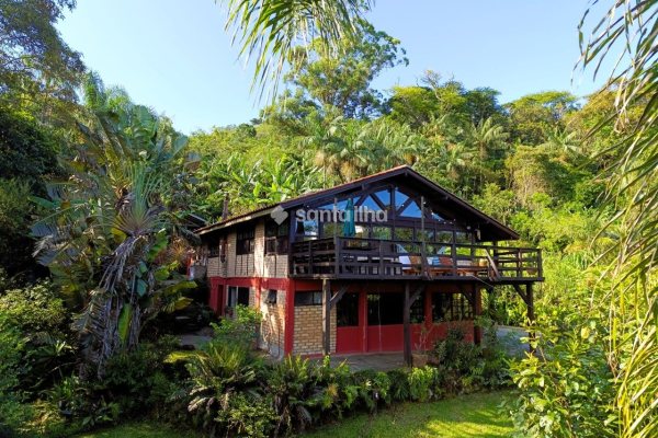 Casa para alugar com 250m², 6 quartos, 4 vagas no bairro Pântano do Sul em Florianópolis