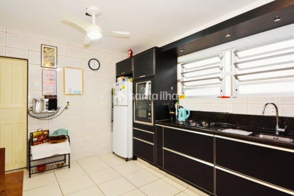 Casa à venda com 219m², 3 quartos, 1 suíte, 2 vagas no bairro Campeche em Florianópolis