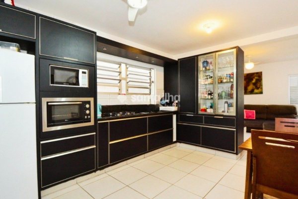 Casa à venda com 219m², 3 quartos, 1 suíte, 2 vagas no bairro Campeche em Florianópolis