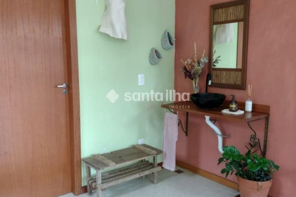 Casa à venda com 186m², 4 quartos, 1 suíte, 3 vagas no bairro Campeche em Florianópolis