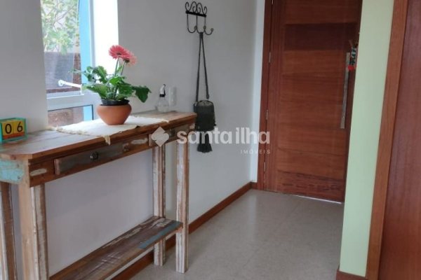 Casa à venda com 186m², 4 quartos, 1 suíte, 3 vagas no bairro Campeche em Florianópolis