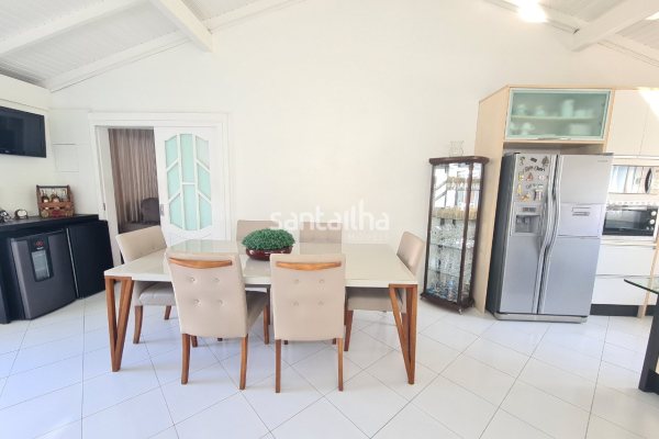 Casa à venda com 121m², 4 quartos, 1 suíte, 2 vagas no bairro Campeche em Florianópolis