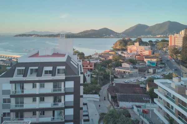Apartamento à venda com 48m², 1 quarto, 1 suíte, 1 vaga no bairro João Paulo em Florianópolis