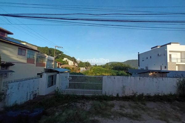 Terreno à venda com 5.947m² no bairro Campeche em Florianópolis