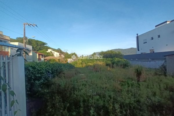 Terreno à venda com 5.947m² no bairro Campeche em Florianópolis
