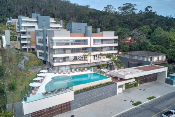 Apartamento à venda com 176m², 3 quartos, 3 suítes, 2 vagas no bairro Cacupé em Florianópolis