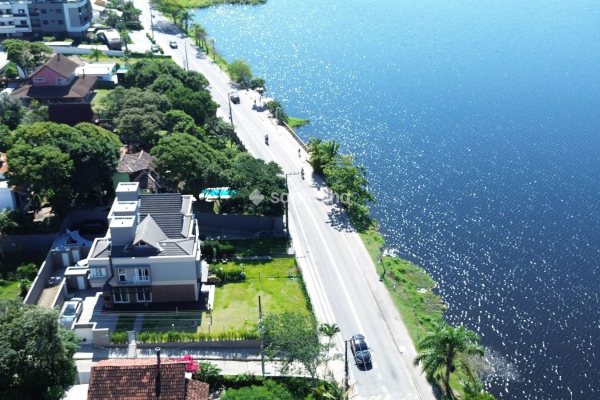 Casa à venda com 145m², 3 quartos, 1 suíte, 4 vagas no bairro Campeche em Florianópolis