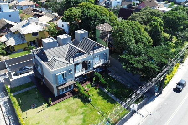 Casa à venda com 145m², 3 quartos, 1 suíte, 4 vagas no bairro Campeche em Florianópolis