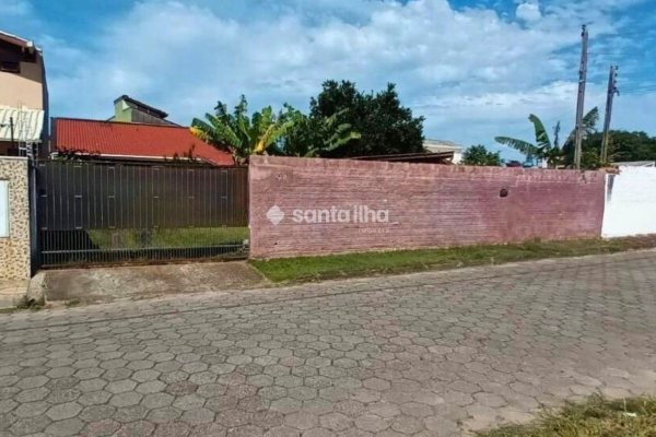 Casa à venda com 113m², 2 quartos, 1 suíte, 4 vagas no bairro Campeche em Florianópolis