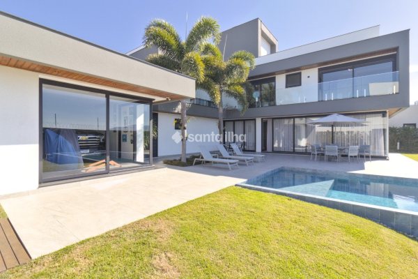 Casa em Condomínio à venda com 459m², 4 quartos, 2 suítes, 1 vaga no bairro Rio Tavares em Florianópolis