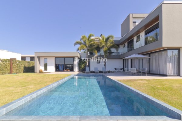 Casa em Condomínio à venda com 459m², 4 quartos, 2 suítes, 1 vaga no bairro Rio Tavares em Florianópolis