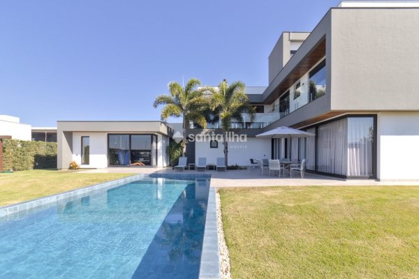 Casa em Condomínio à venda com 459m², 4 quartos, 2 suítes, 1 vaga no bairro Rio Tavares em Florianópolis