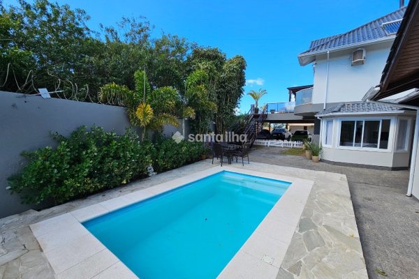 Casa em Condomínio à venda com 355m², 4 quartos, 1 suíte, 3 vagas no bairro Morro das Pedras em Florianópolis