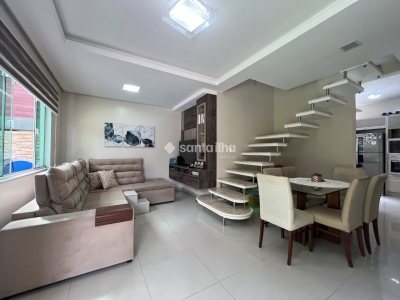 Casa para alugar com 146m², 2 quartos, 1 suíte, 2 vagas no bairro Lagoa da Conceição em Florianópolis - Foto 2