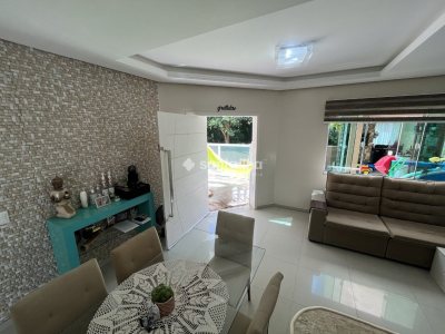 Casa para alugar com 146m², 2 quartos, 1 suíte, 2 vagas no bairro Lagoa da Conceição em Florianópolis - Foto 3