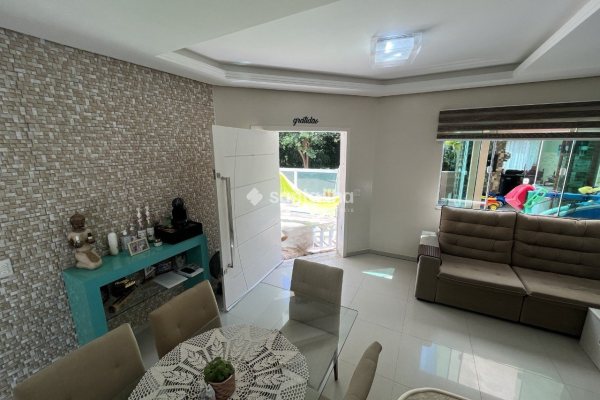 Casa para alugar com 146m², 2 quartos, 1 suíte, 2 vagas no bairro Lagoa da Conceição em Florianópolis