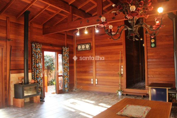Casa à venda com 209m², 4 quartos, 1 suíte, 3 vagas no bairro Campeche em Florianópolis