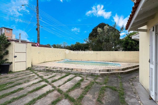 Casa à venda com 290m², 4 quartos, 2 suítes, 3 vagas no bairro Morro das Pedras em Florianópolis