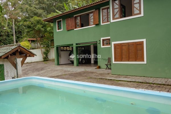 Casa à venda com 396m², 4 quartos, 4 suítes, 4 vagas no bairro Rio Tavares em Florianópolis