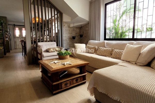 Casa à venda com 142m², 3 quartos, 1 suíte, 3 vagas no bairro Campeche em Florianópolis