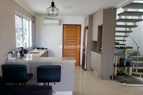 Casa à venda com 120m², 3 quartos, 3 suítes, 1 vaga no bairro Rio Tavares em Florianópolis