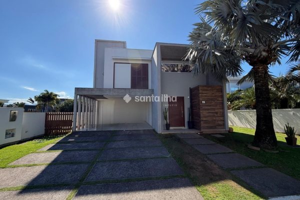 Casa em Condomínio à venda com 290m², 3 quartos, 3 suítes, 2 vagas no bairro Campeche em Florianópolis