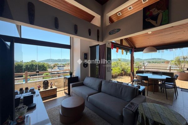 Cobertura à venda com 131m², 3 quartos, 3 suítes, 2 vagas no bairro Lagoa da Conceição em Florianópolis