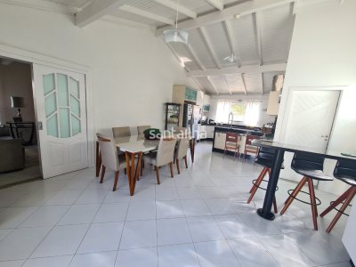 Casa à venda com 121m², 4 quartos, 1 suíte, 2 vagas no bairro Campeche em Florianópolis - Foto 5
