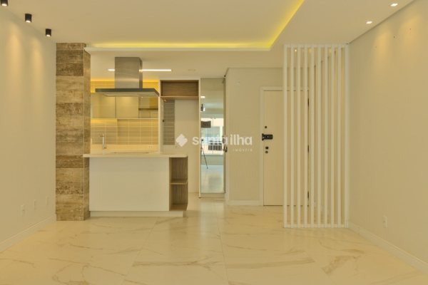 Apartamento à venda com 81m², 2 quartos, 1 suíte, 1 vaga no bairro Coqueiros em Florianópolis